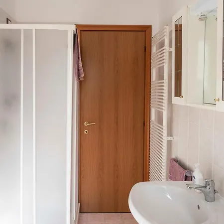 Casa Modero Oda ve Kahvaltı Malvicino